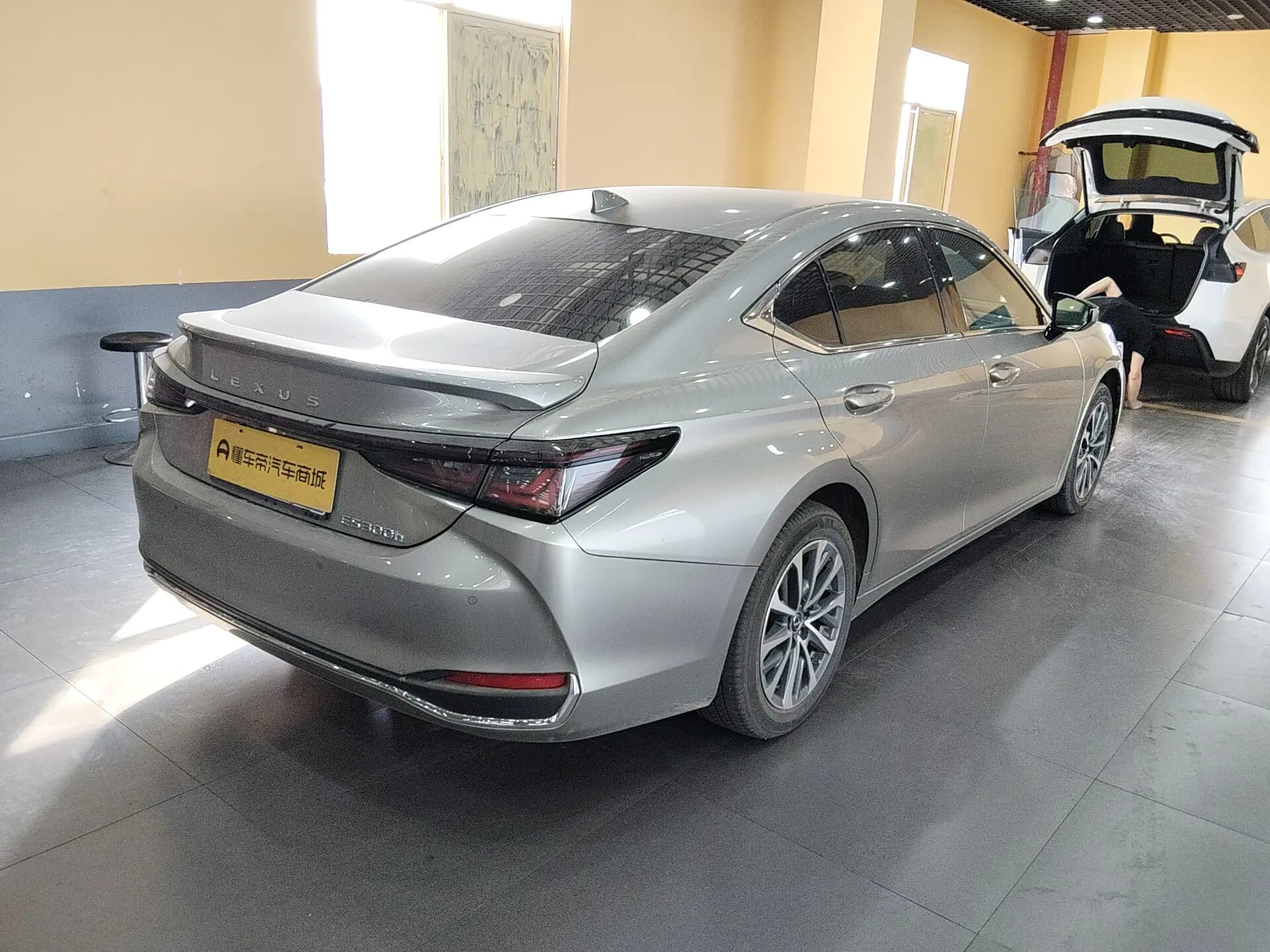 Lexus ES 2025 г. 5732 км. — фото 4