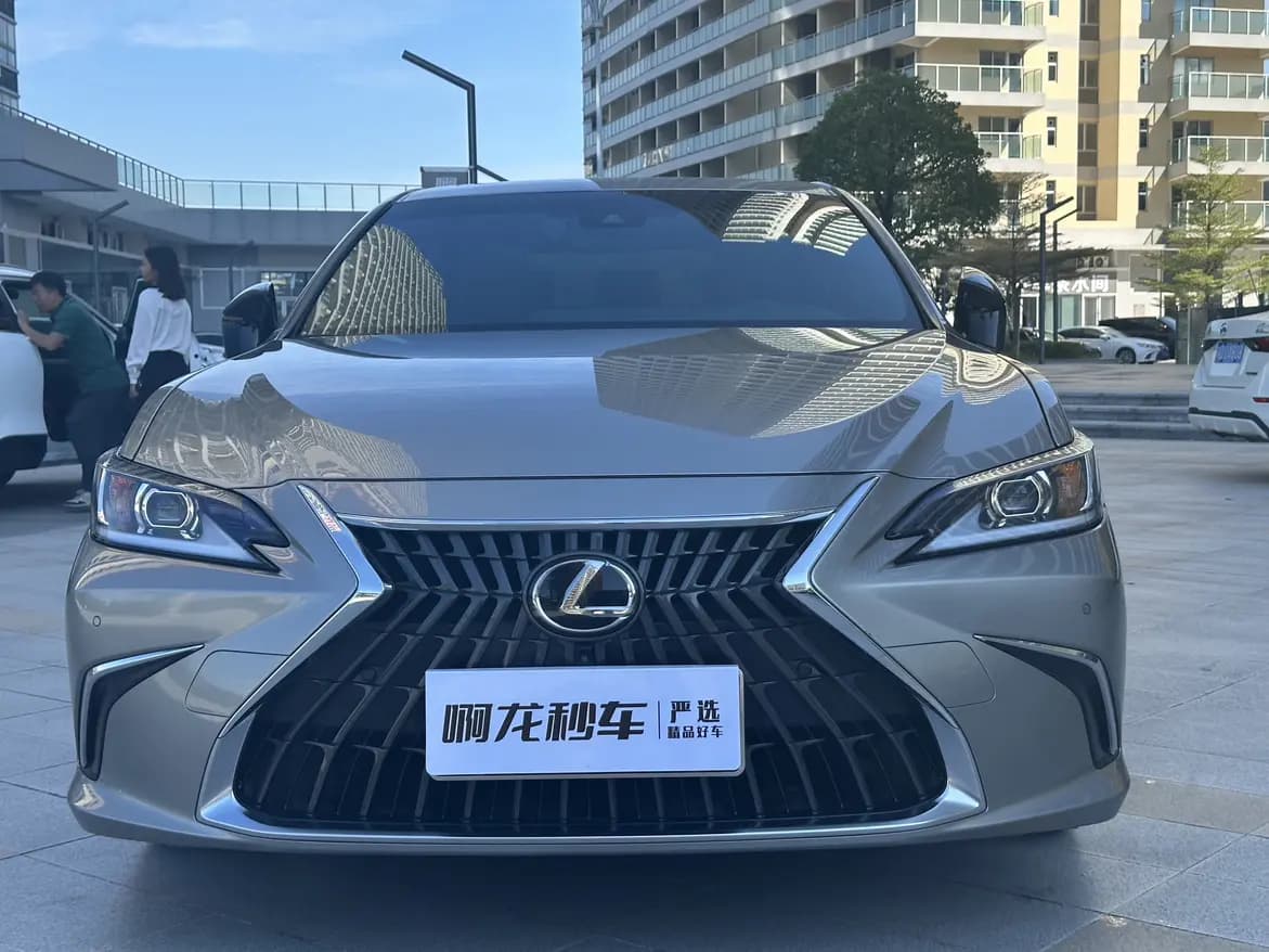 Lexus ES 2023 г. 38333 км. — фото 2