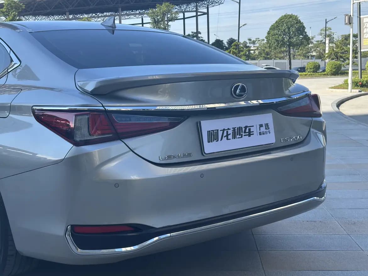 Lexus ES 2023 г. 38333 км. — фото 12