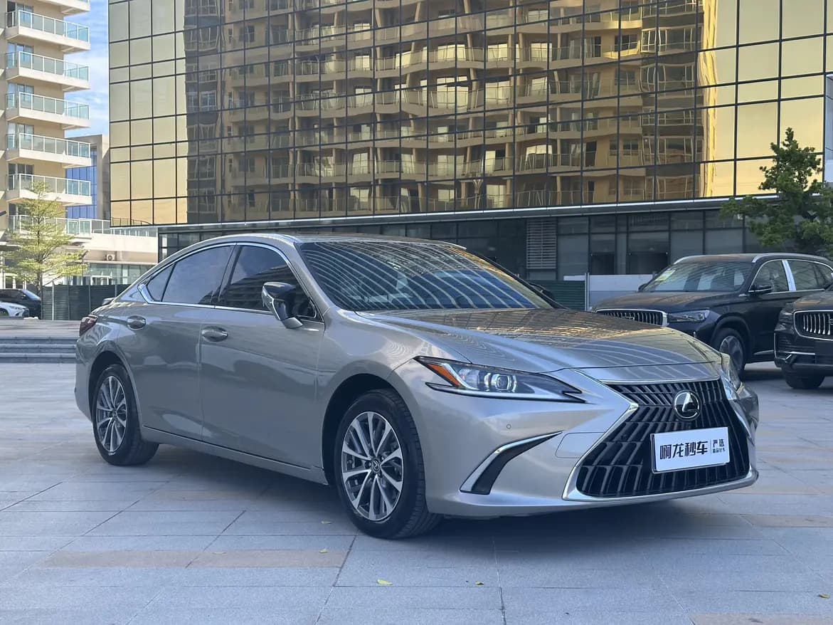 Lexus ES 2023 г. 38333 км. — фото 3