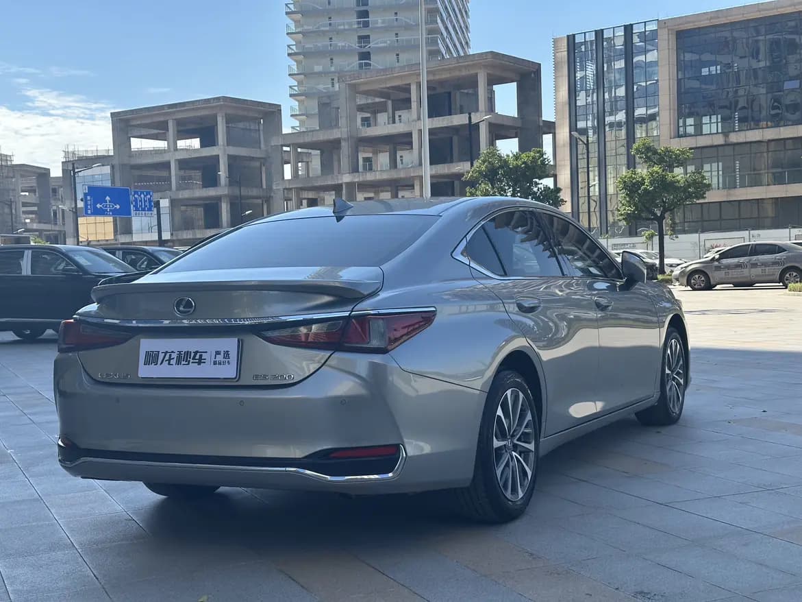 Lexus ES 2023 г. 38333 км. — фото 6