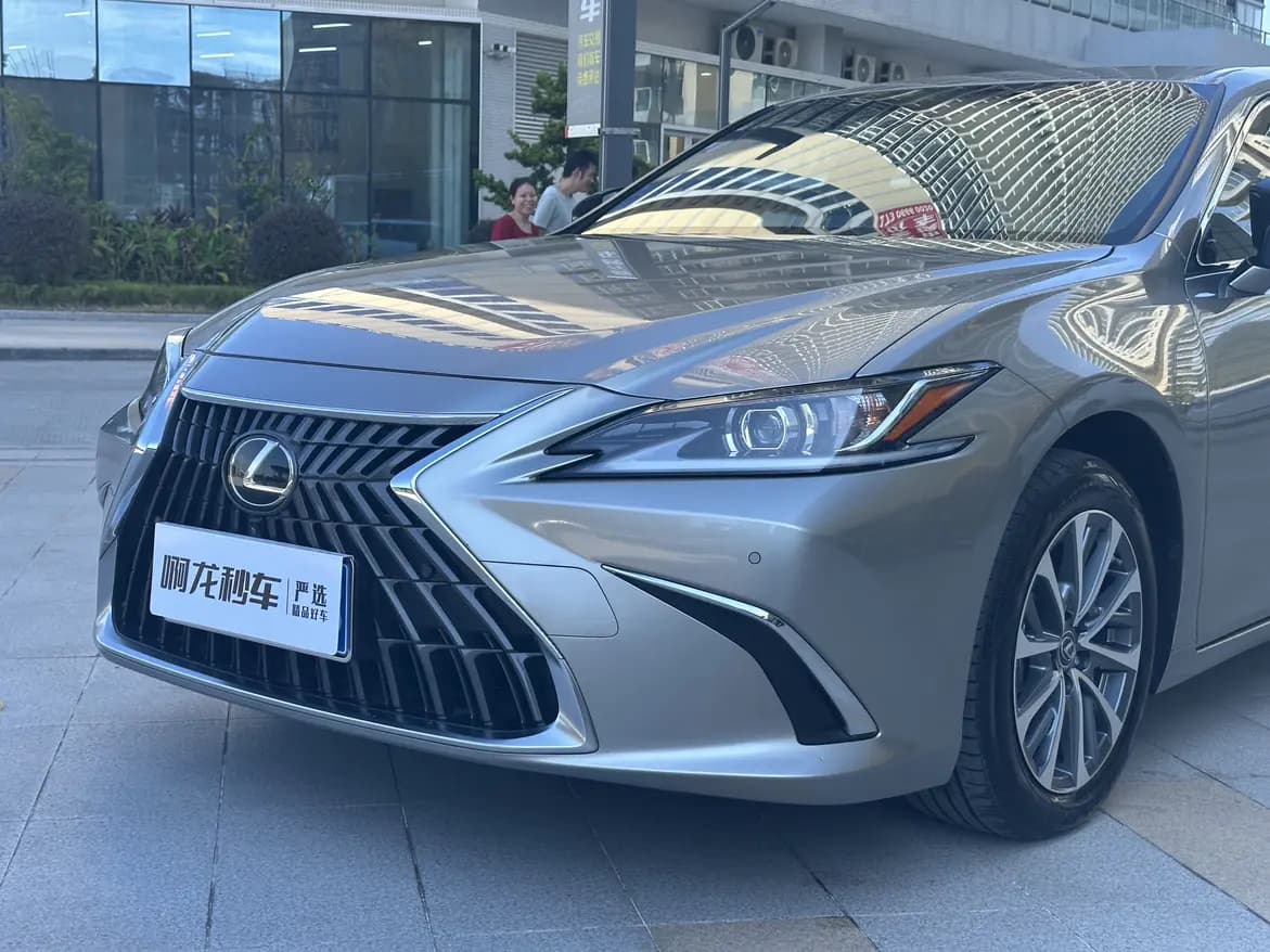 Lexus ES 2023 г. 38333 км. — фото 10