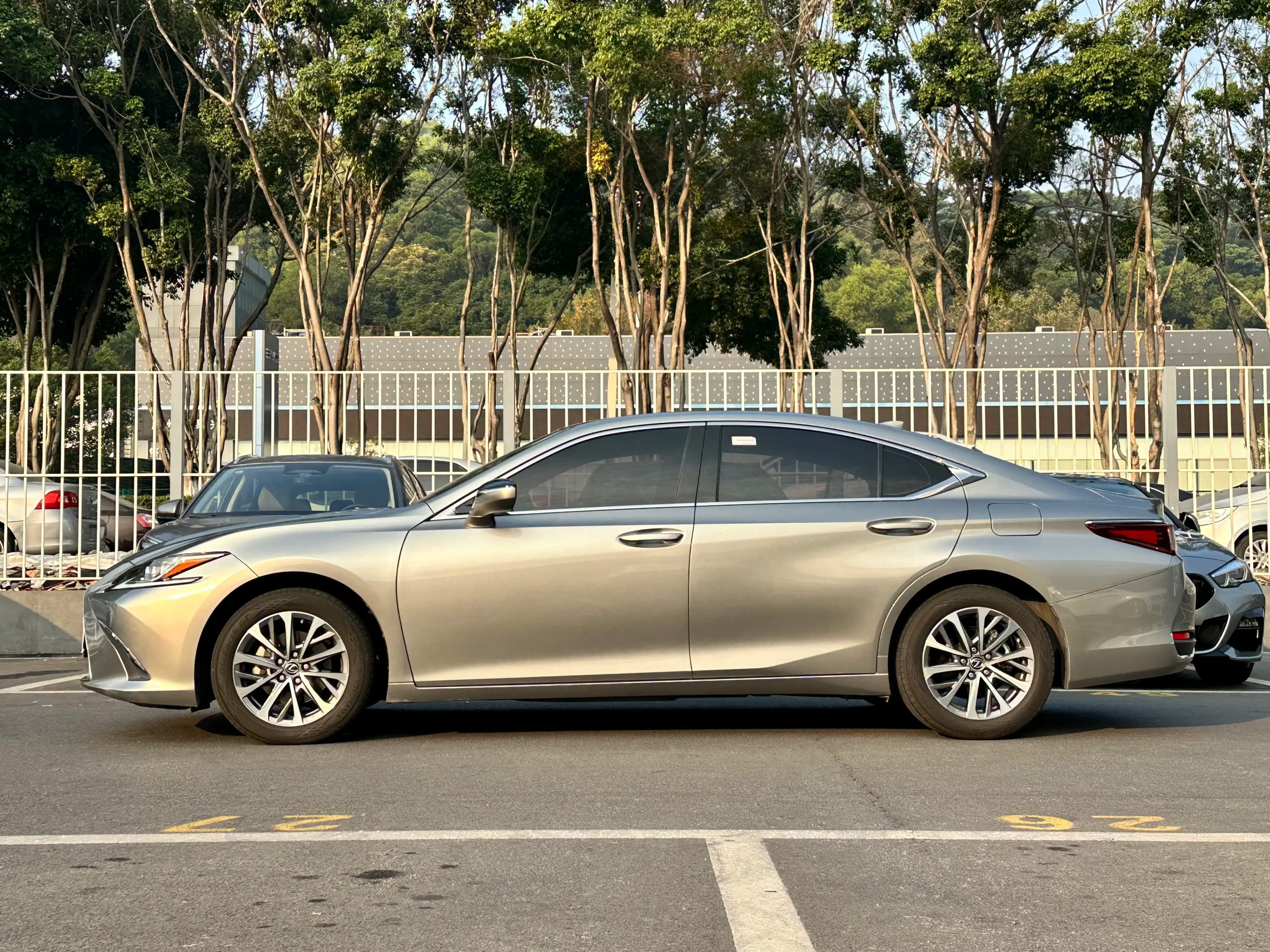 Lexus ES 2023 г. 34034 км. — фото 3