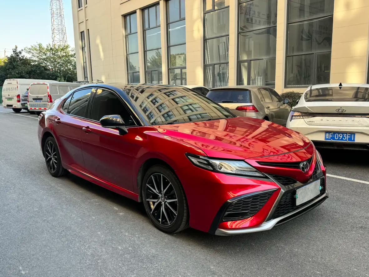 Toyota Camry 2021 г. 76293 км. — фото 3