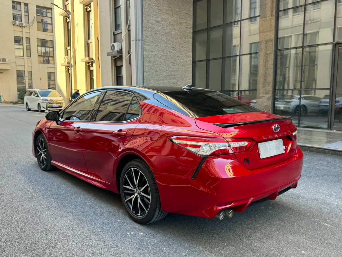 Toyota Camry 2021 г. 76293 км. — фото 5
