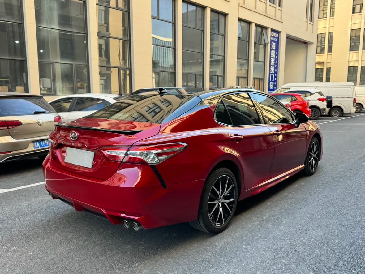 Toyota Camry 2021 г. 76293 км. — фото 7