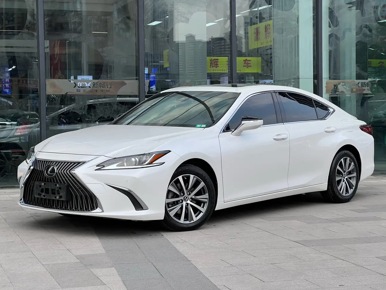 Lexus ES 2021 г. 69035 км.