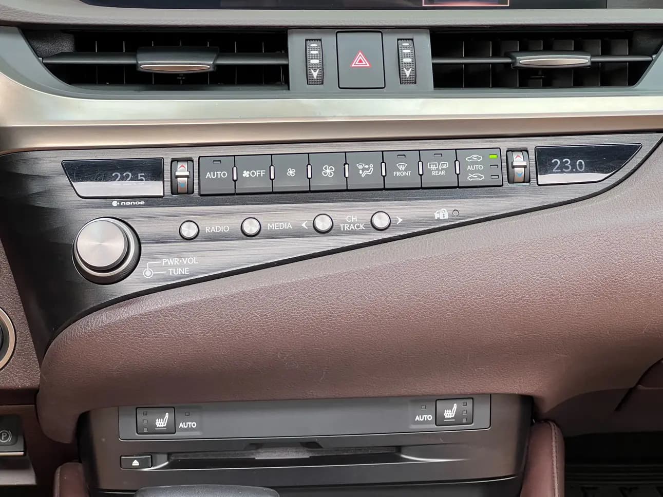 Lexus ES 2021 г. 69035 км. — фото 14