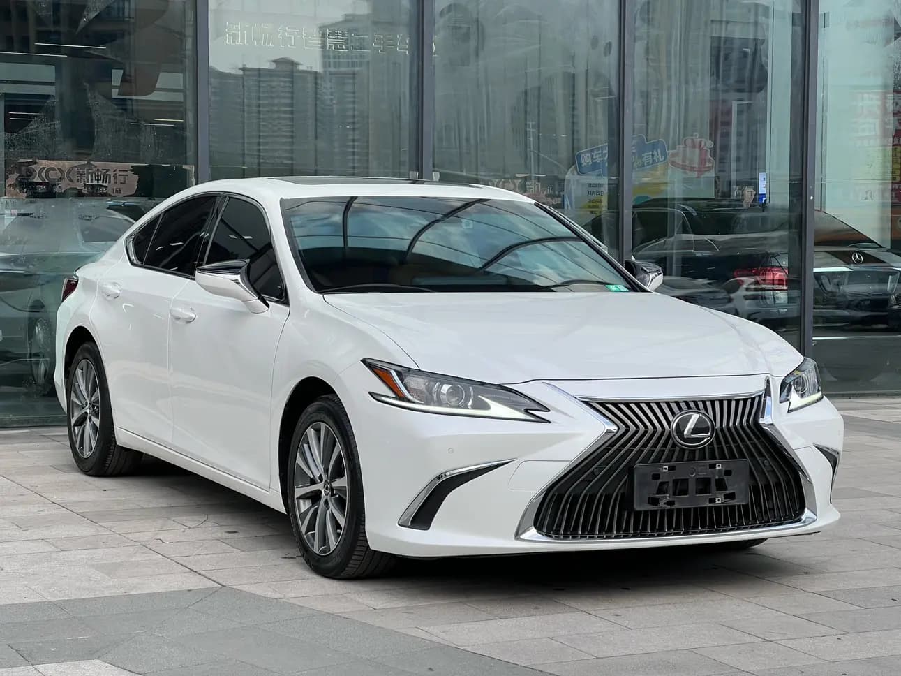 Lexus ES 2021 г. 69035 км. — фото 3