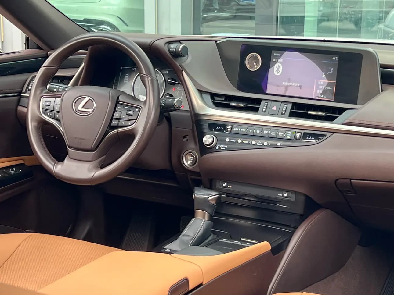 Lexus ES 2021 г. 69035 км. — фото 23