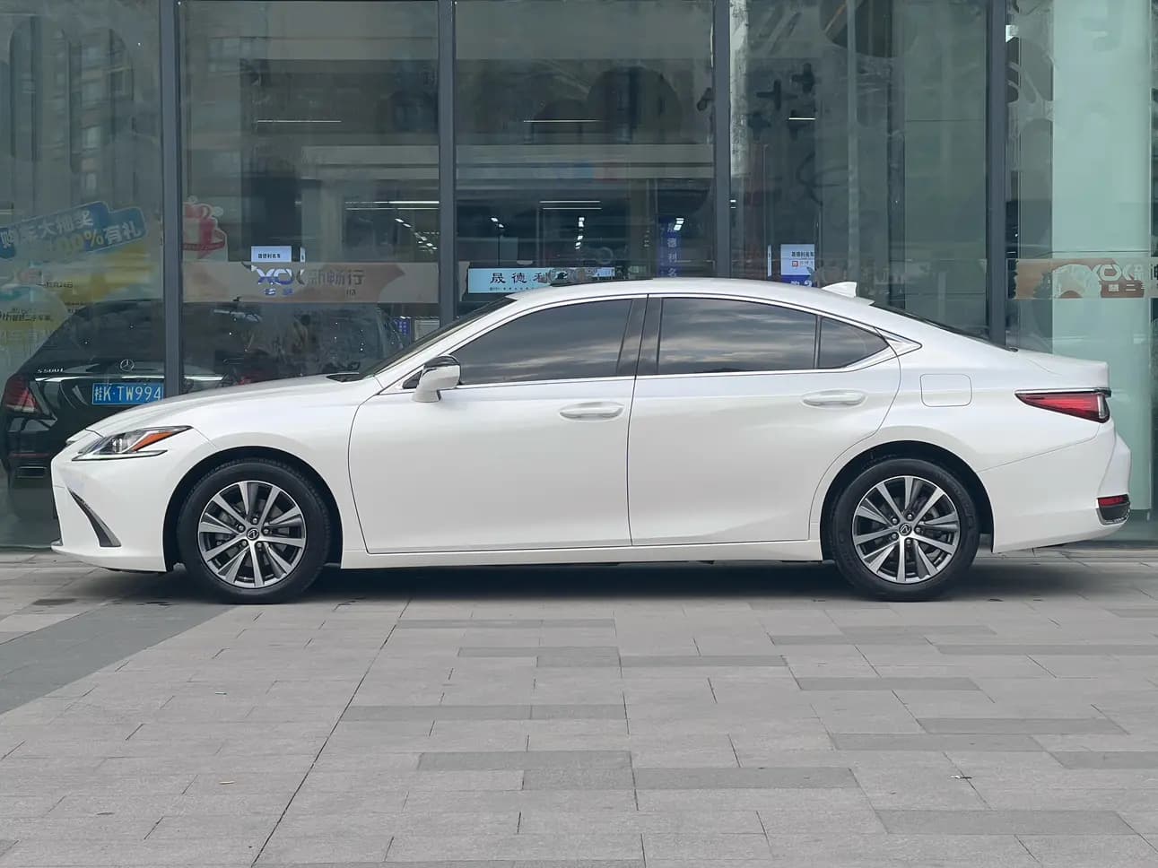 Lexus ES 2021 г. 69035 км. — фото 4