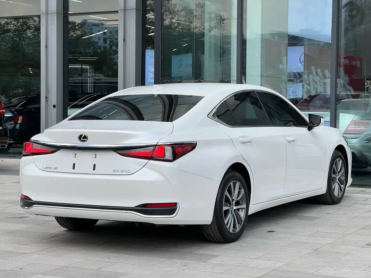 Lexus ES 2021 г. 69035 км. — фото 6