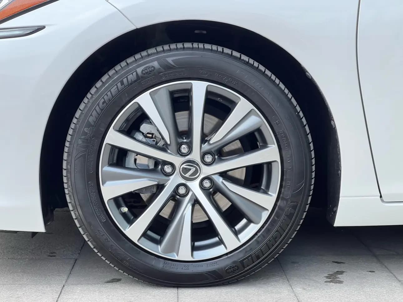 Lexus ES 2021 г. 69035 км. — фото 10