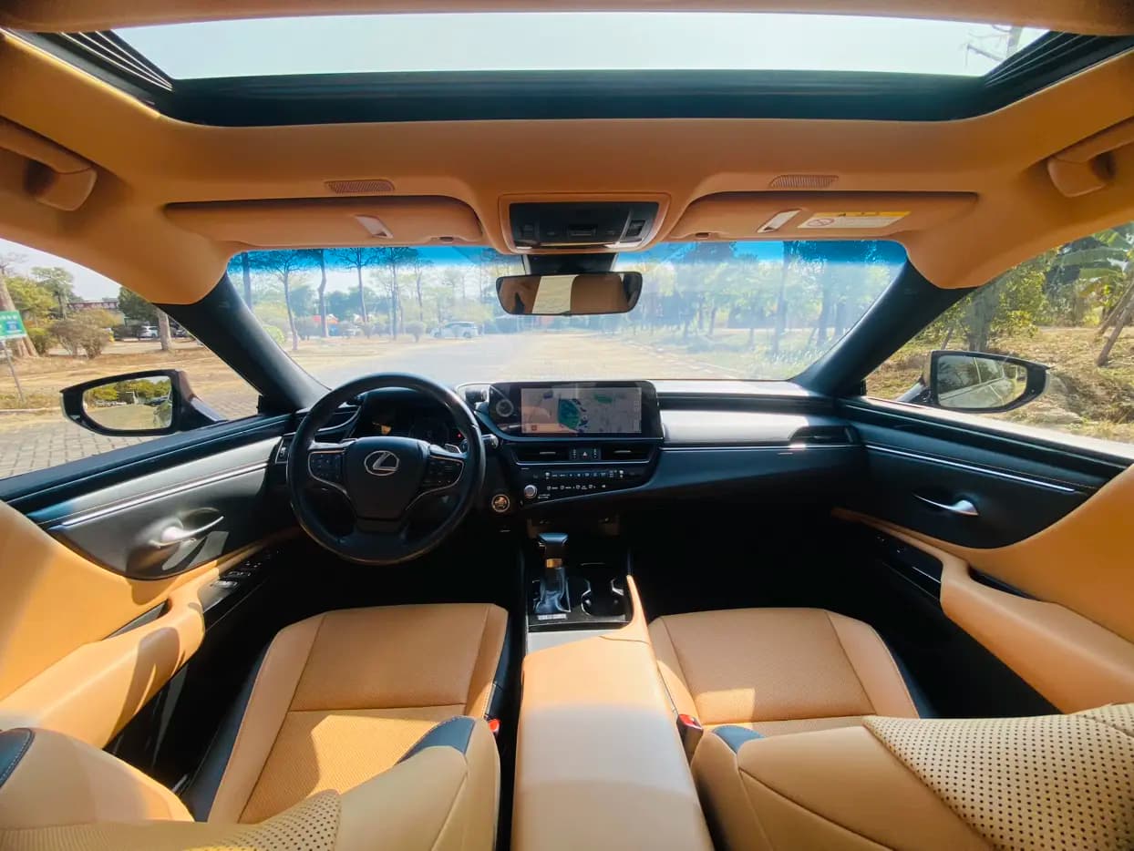 Lexus ES 2022 г. 56036 км. — фото 16