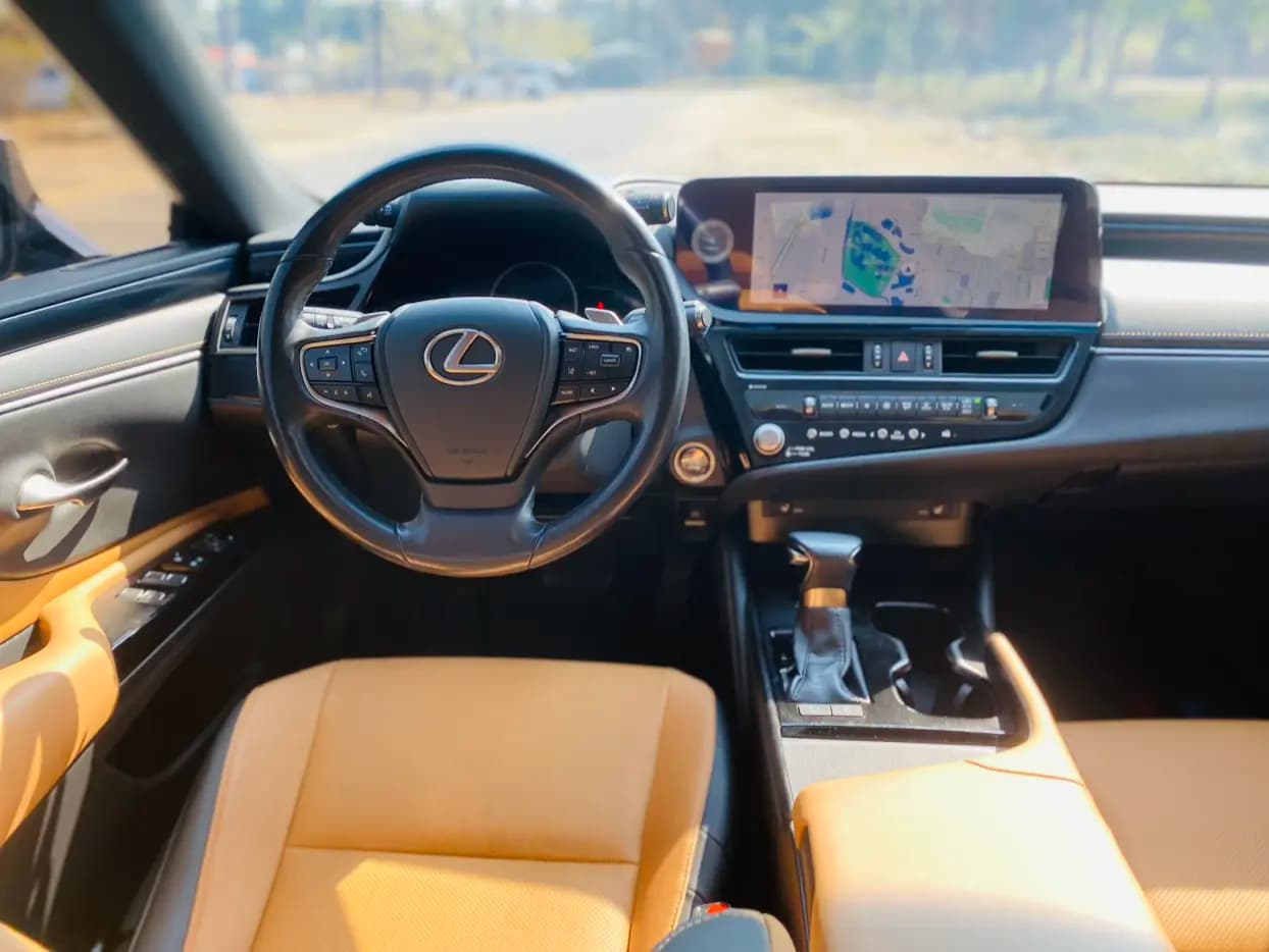 Lexus ES 2022 г. 56036 км. — фото 17