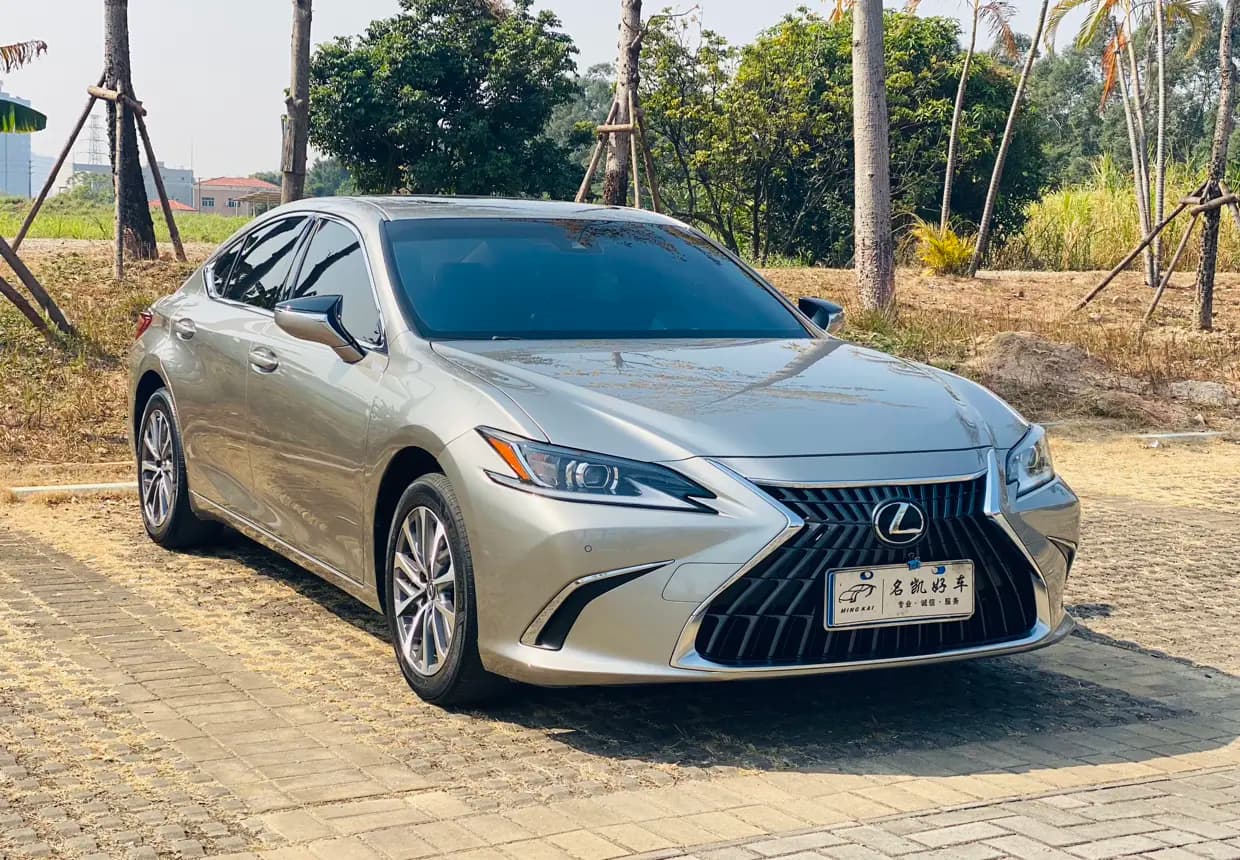 Lexus ES 2022 г. 56036 км. — фото 3