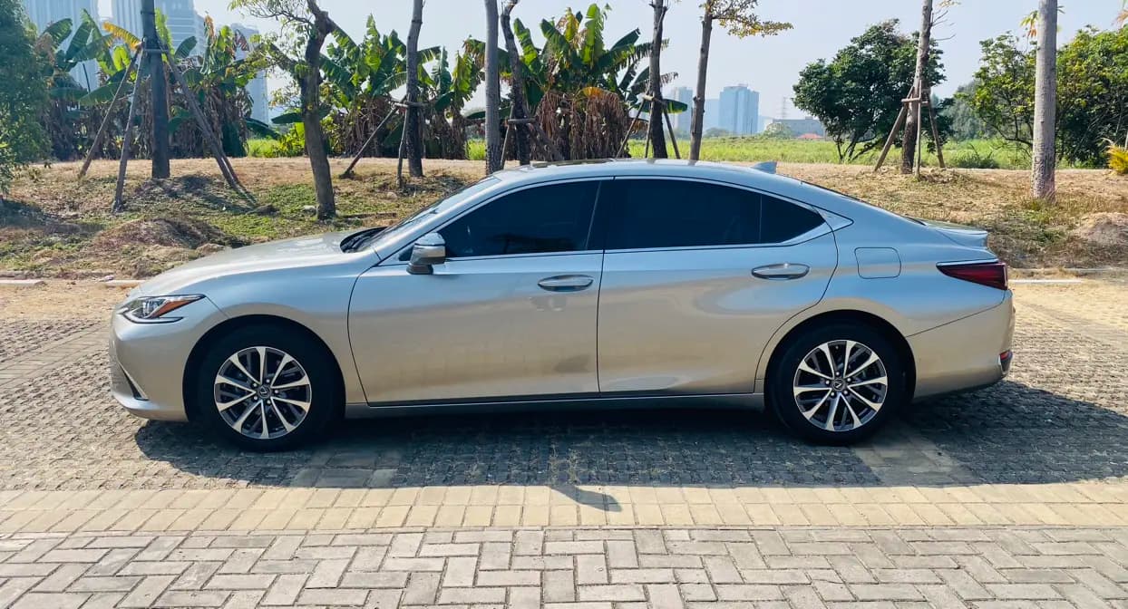 Lexus ES 2022 г. 56036 км. — фото 4