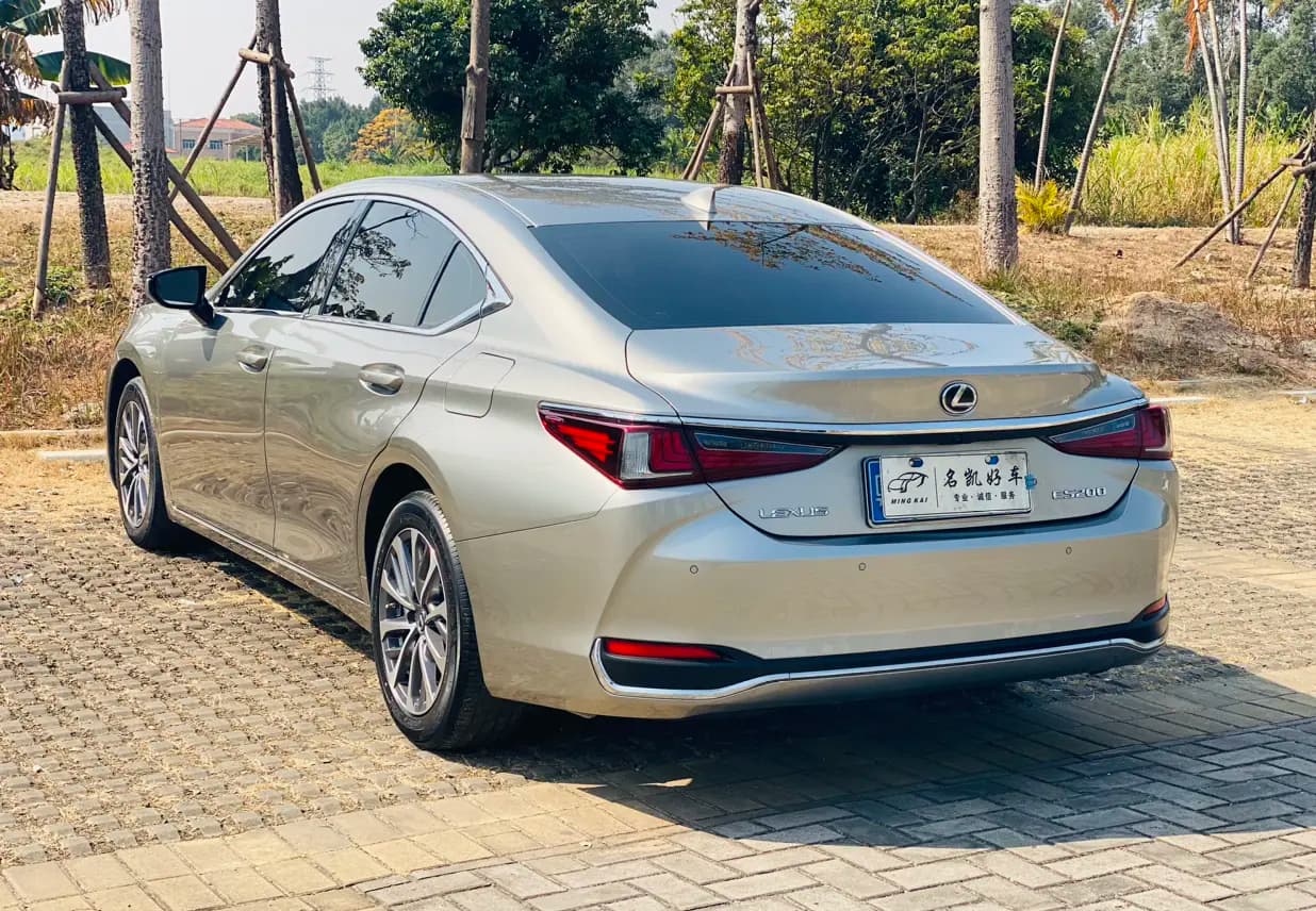 Lexus ES 2022 г. 56036 км. — фото 5