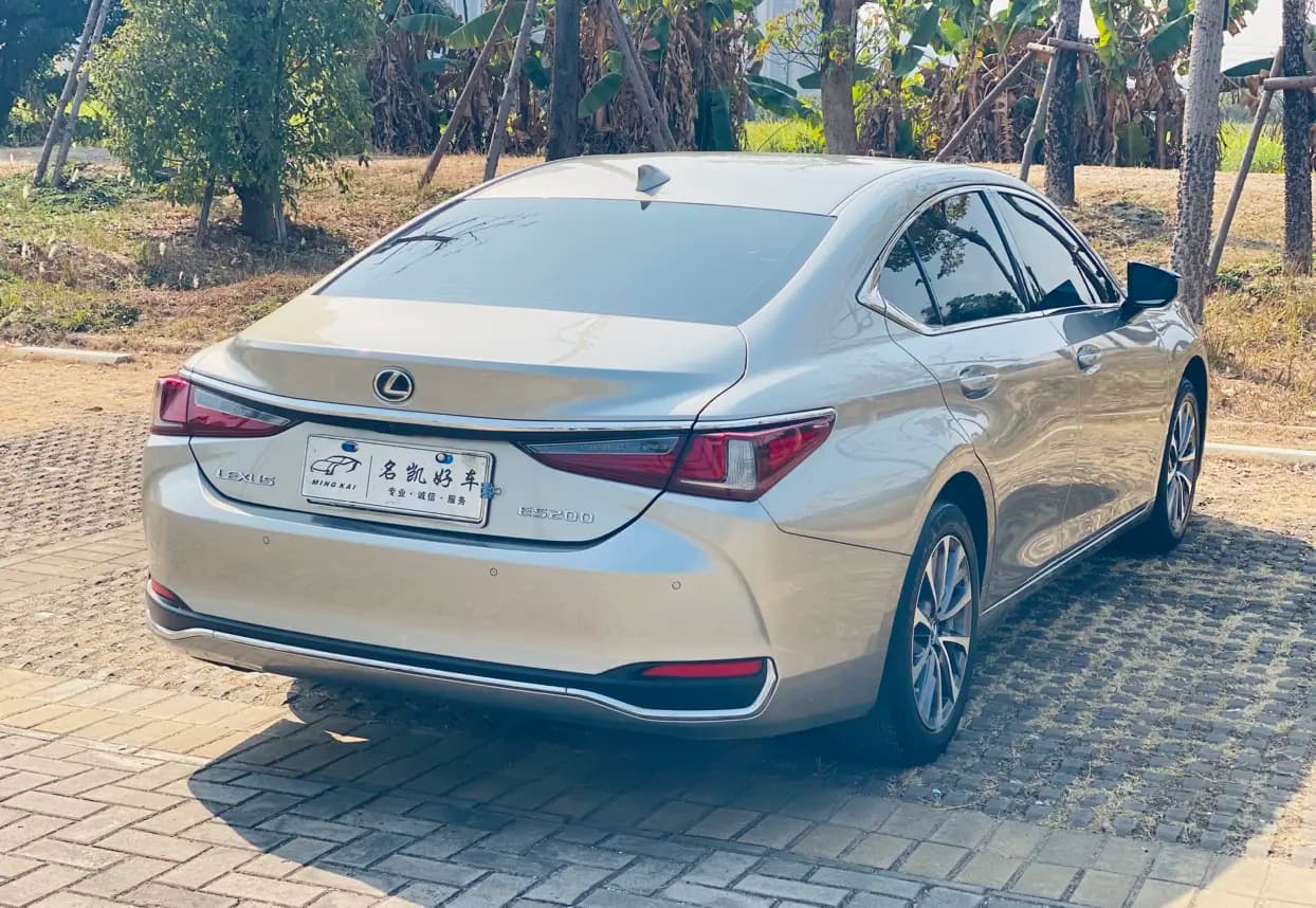 Lexus ES 2022 г. 56036 км. — фото 7