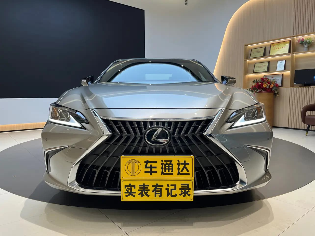 Lexus ES 2024 г. 26037 км. — фото 2