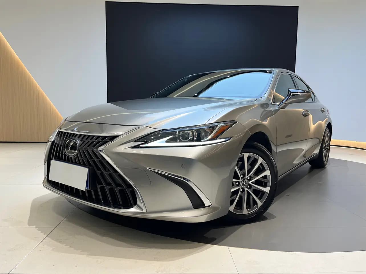 Lexus ES 2024 г. 26037 км. — фото 11
