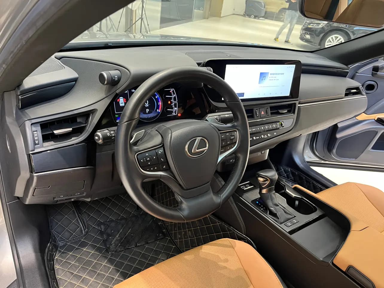 Lexus ES 2024 г. 26037 км. — фото 16