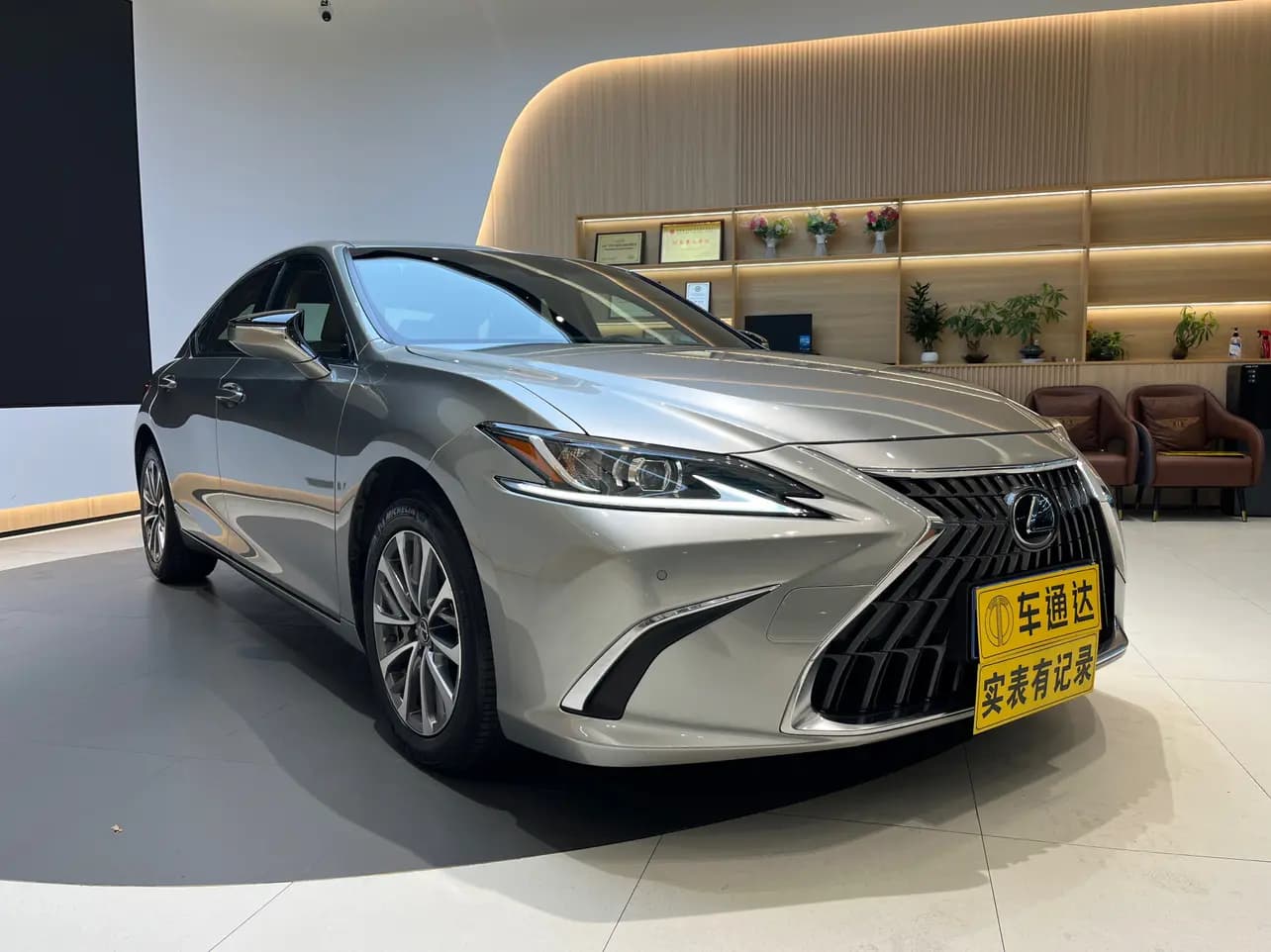 Lexus ES 2024 г. 26037 км. — фото 3