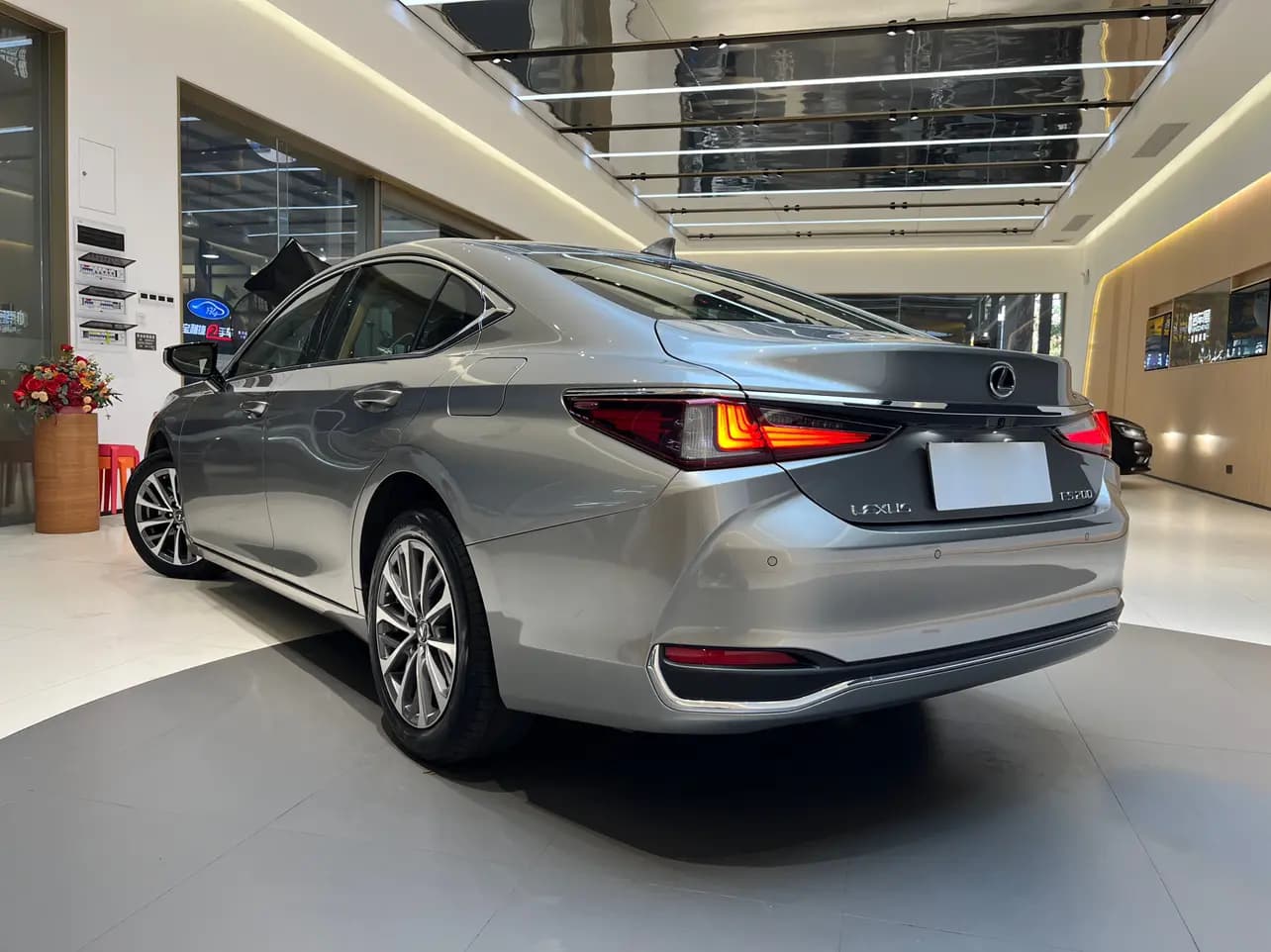 Lexus ES 2024 г. 26037 км. — фото 5