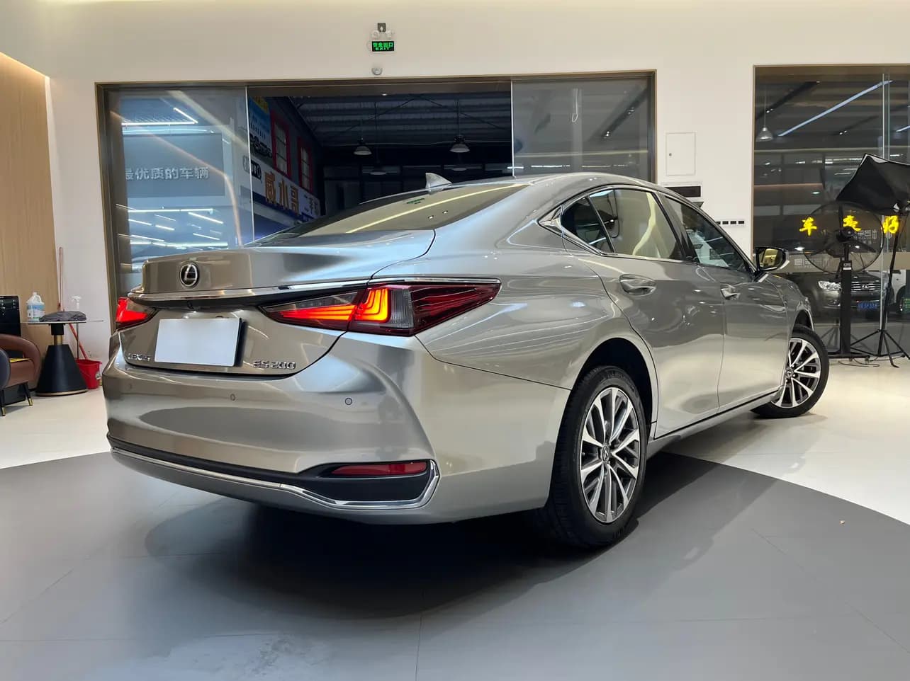 Lexus ES 2024 г. 26037 км. — фото 7