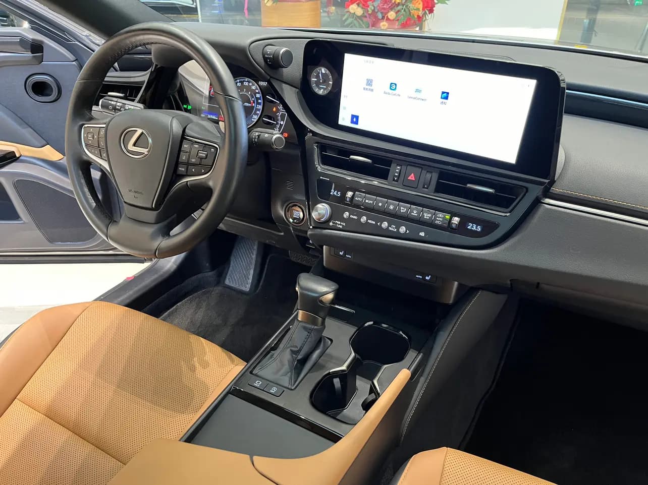 Lexus ES 2024 г. 26038 км. — фото 12
