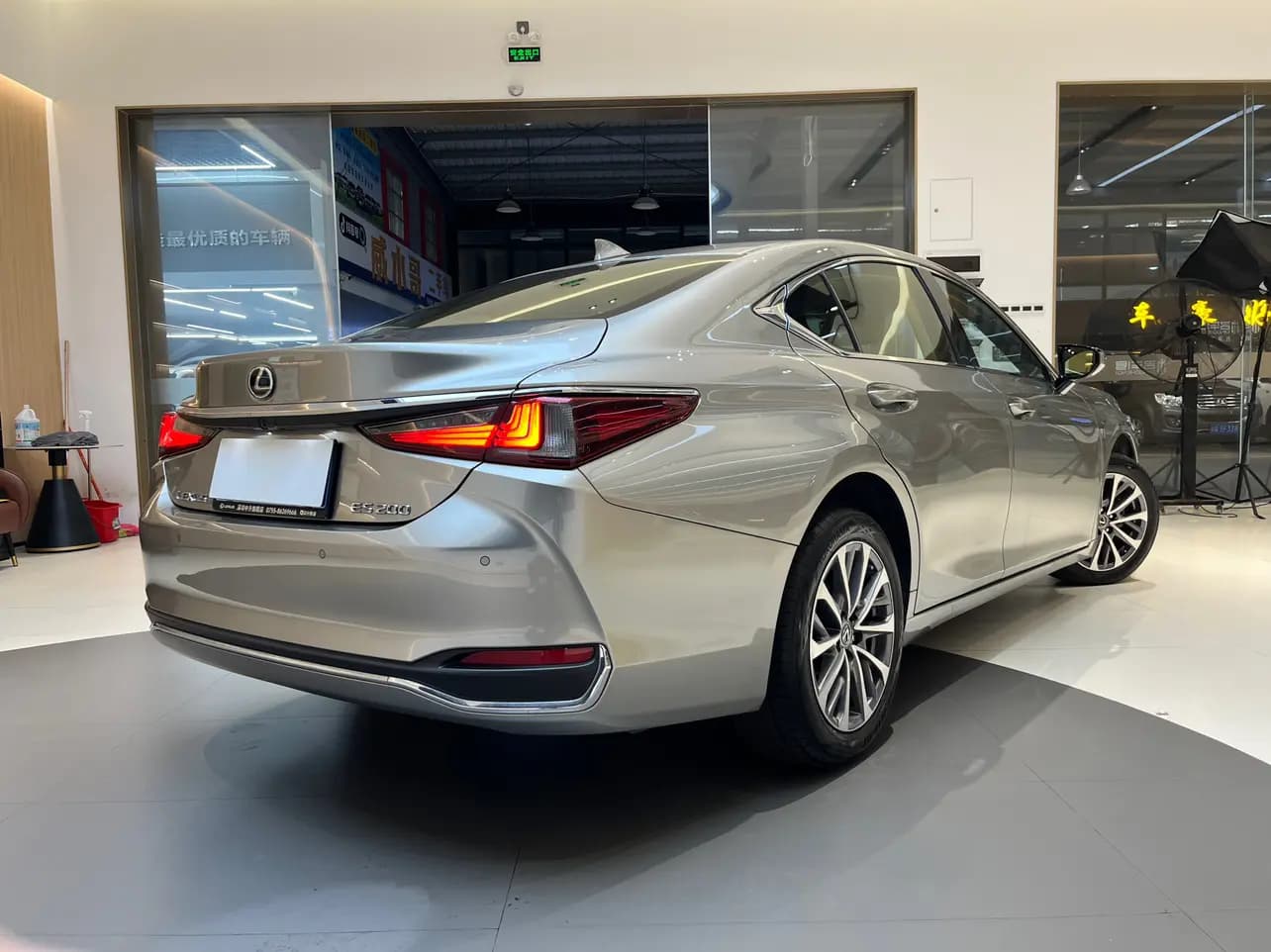 Lexus ES 2024 г. 26038 км. — фото 7
