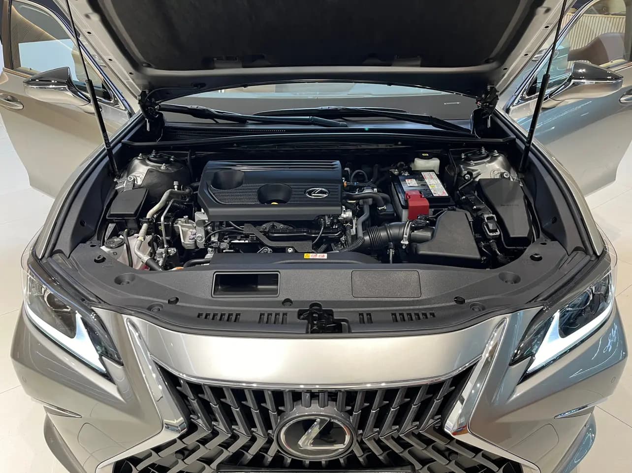 Lexus ES 2024 г. 26038 км. — фото 8