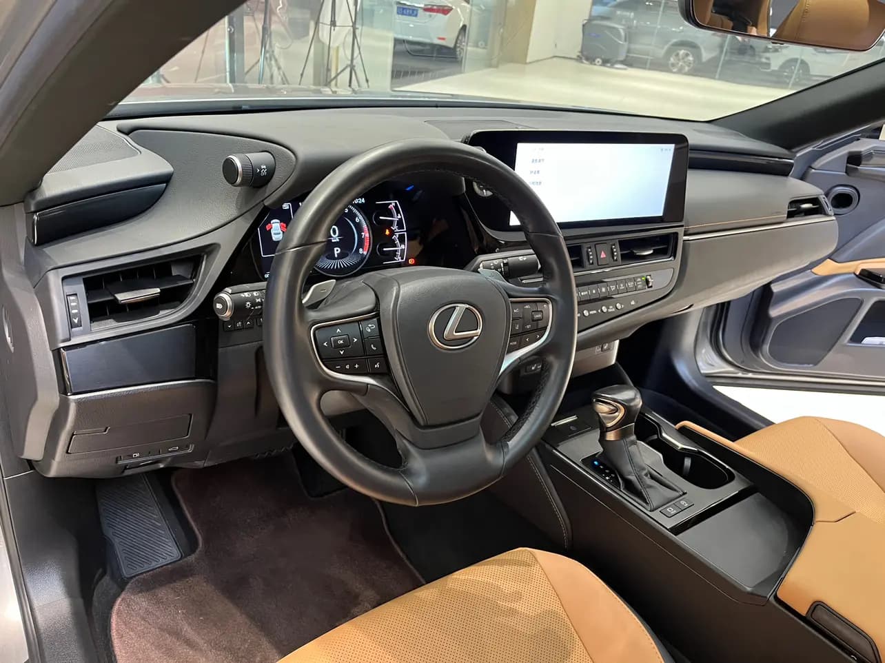 Lexus ES 2024 г. 26039 км. — фото 11