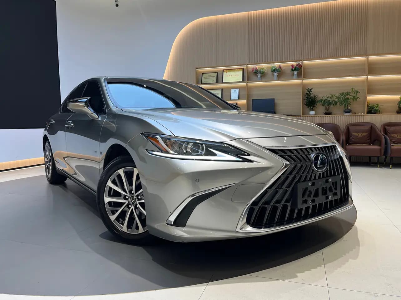 Lexus ES 2024 г. 26039 км. — фото 3