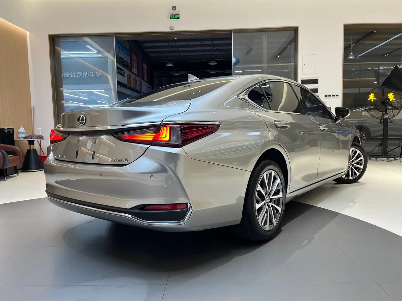 Lexus ES 2024 г. 26039 км. — фото 7