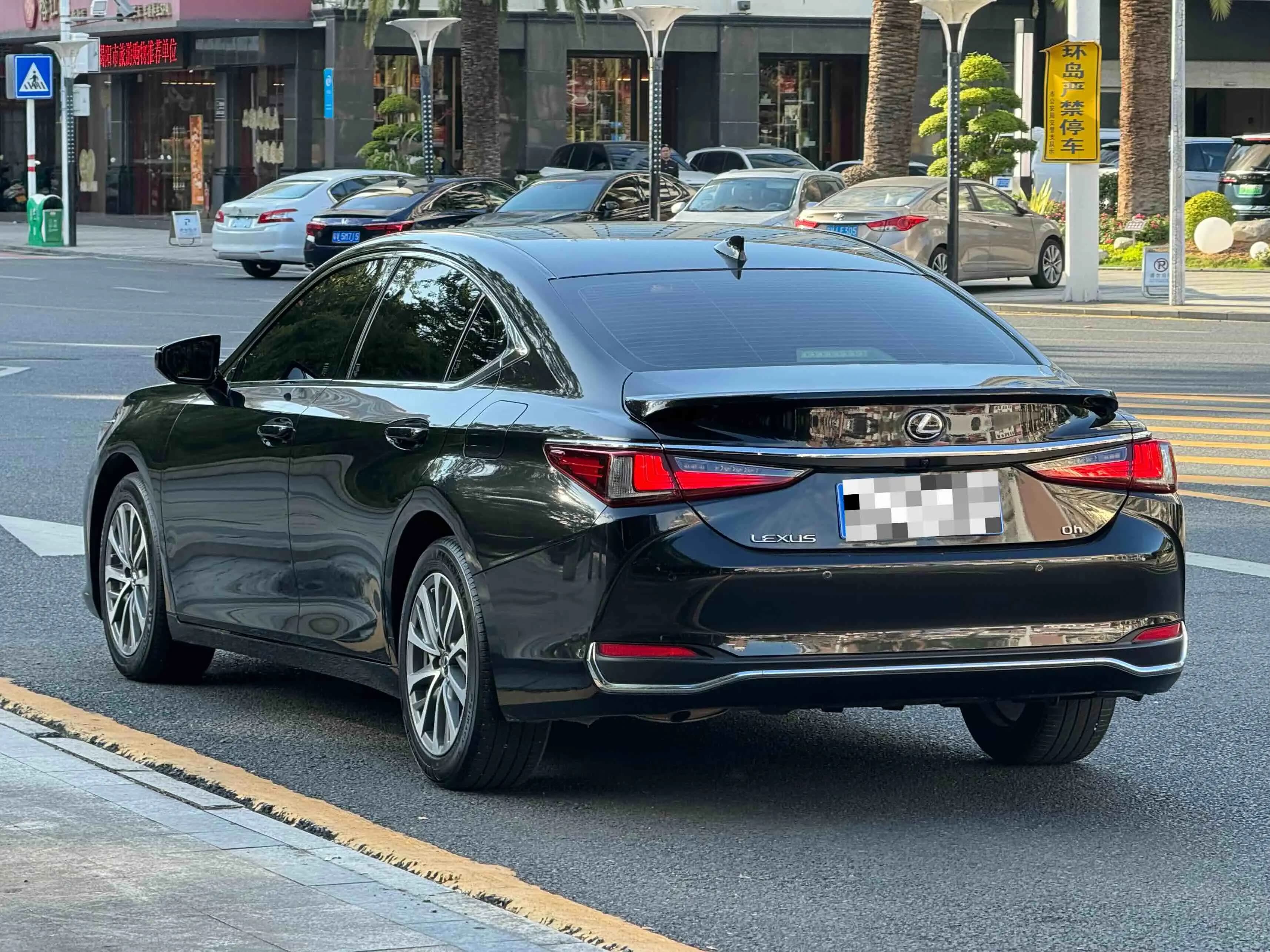 Lexus ES 2023 г. 72041 км. — фото 3