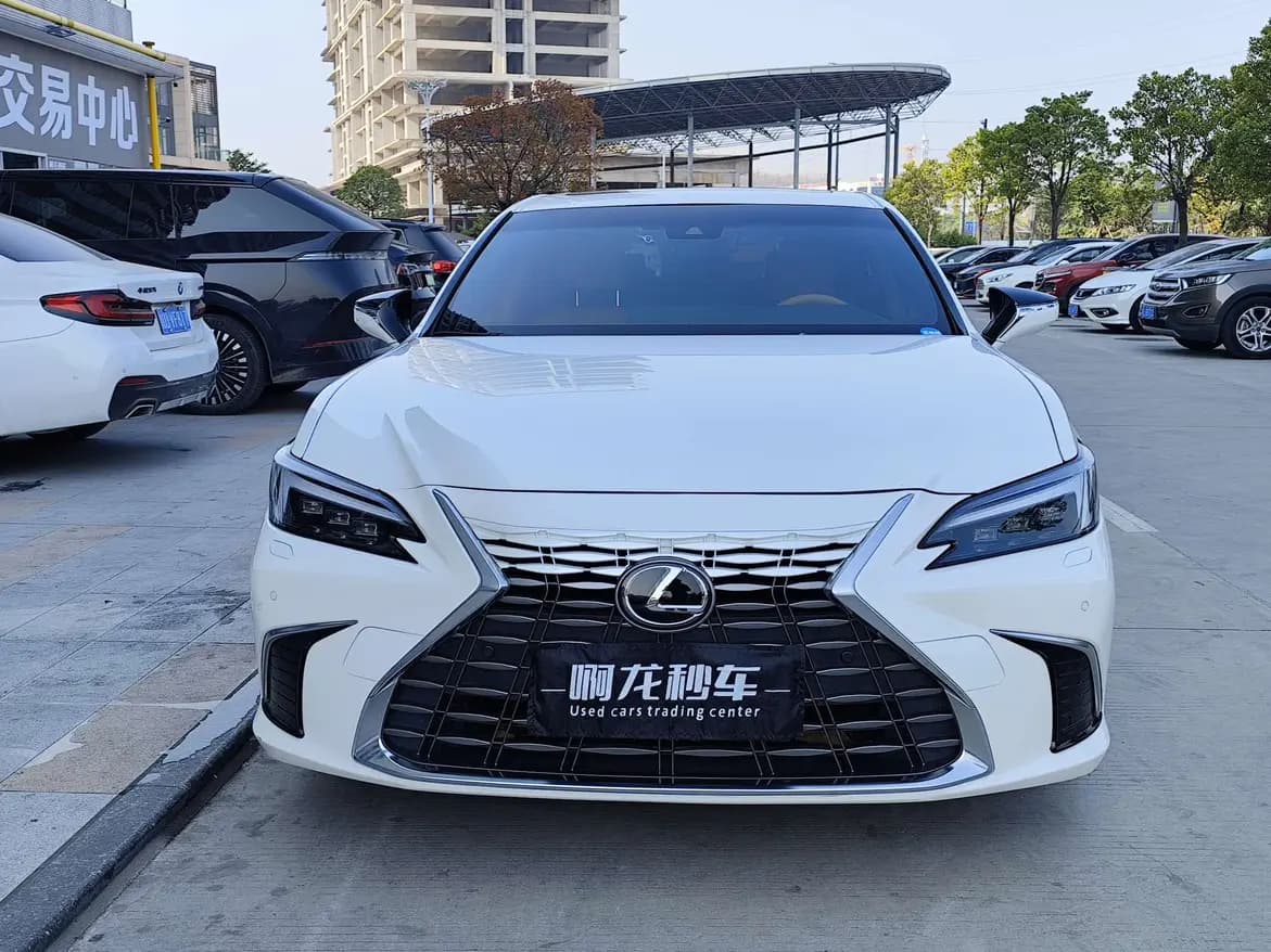 Lexus ES 2025 г. 30443 км. — фото 2
