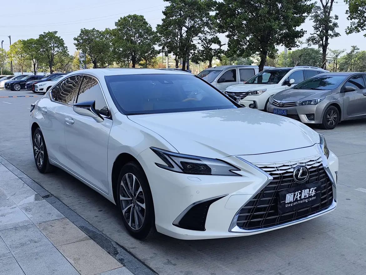 Lexus ES 2025 г. 30443 км. — фото 3