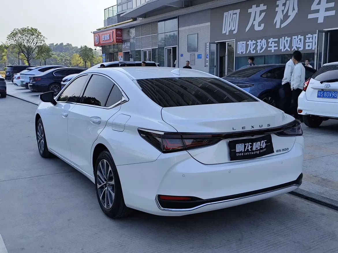 Lexus ES 2025 г. 30443 км. — фото 4