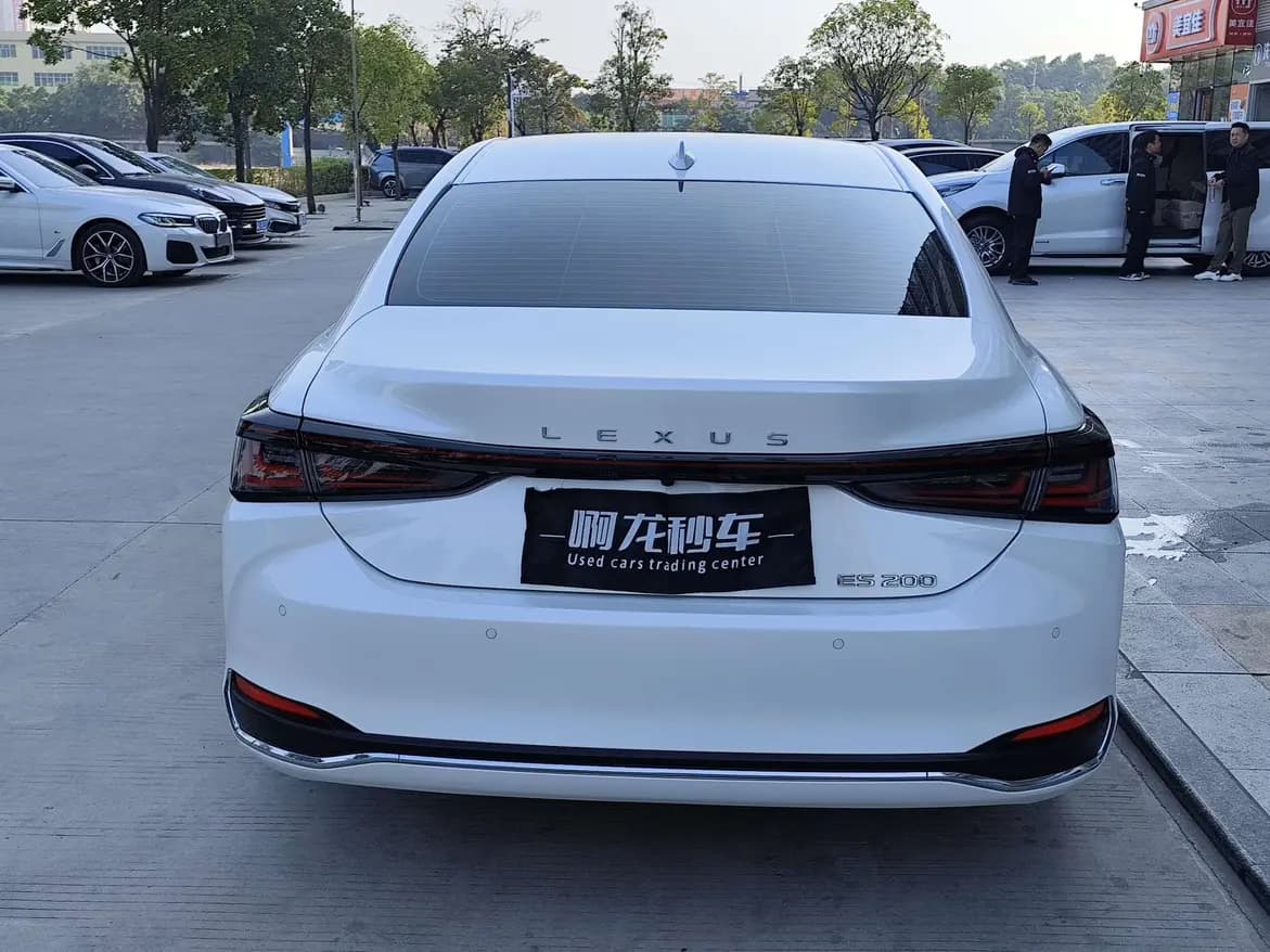Lexus ES 2025 г. 30443 км. — фото 5