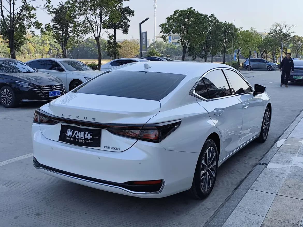Lexus ES 2025 г. 30443 км. — фото 6