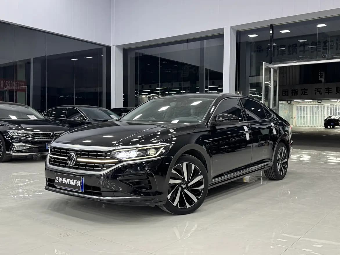 Volkswagen Passat 2022 г. 42104 км.