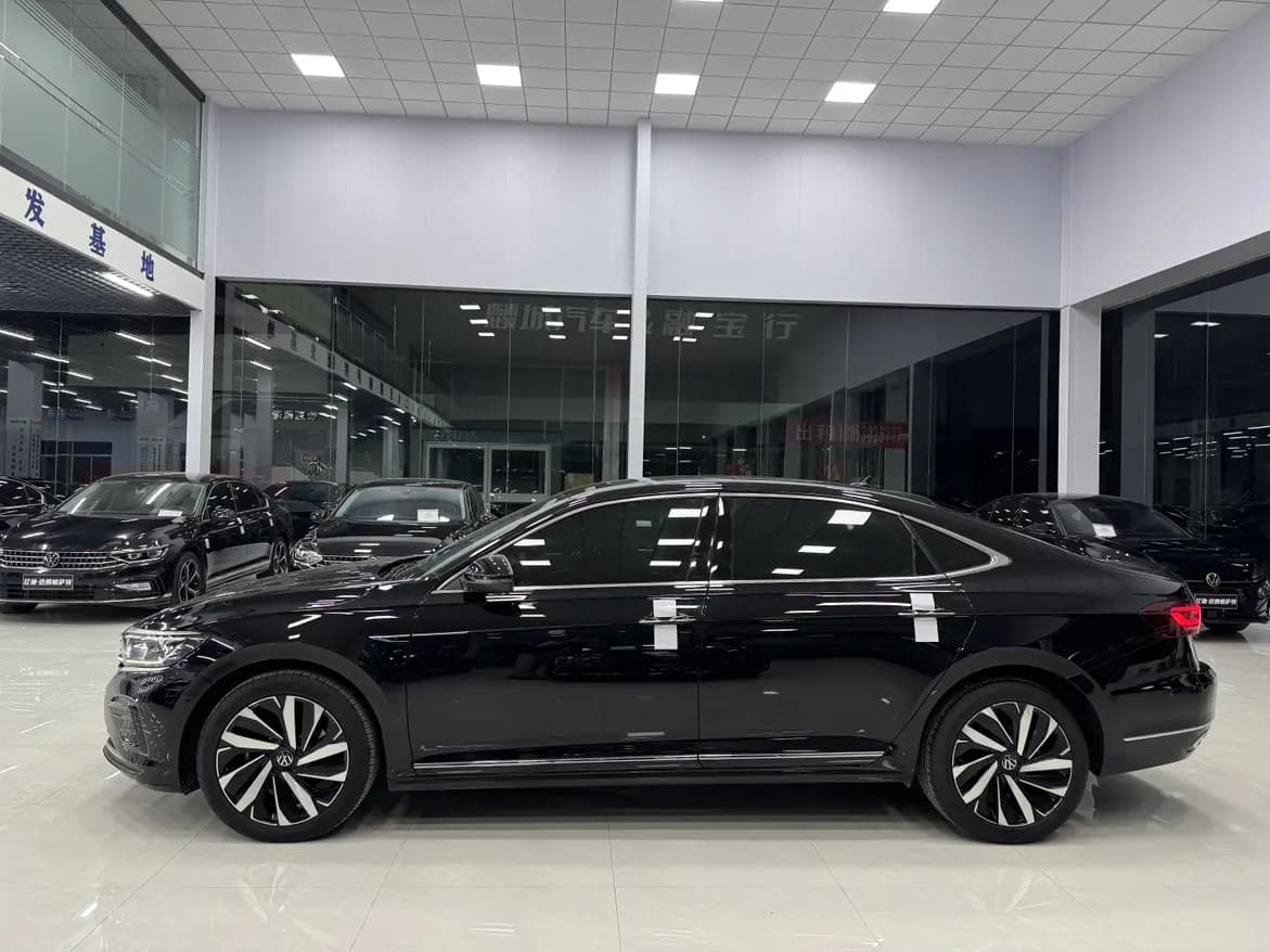 Volkswagen Passat 2022 г. 42104 км. — фото 4