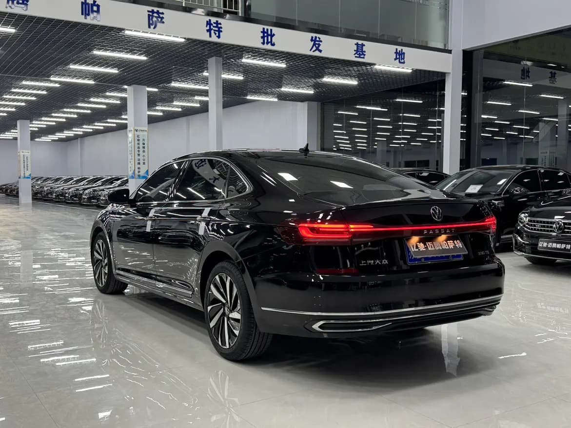 Volkswagen Passat 2022 г. 42104 км. — фото 5