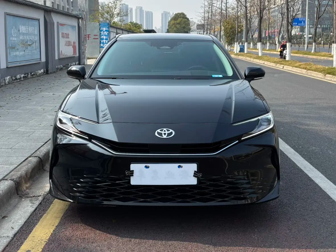 Toyota Camry 2025 г. 21995 км. — фото 2