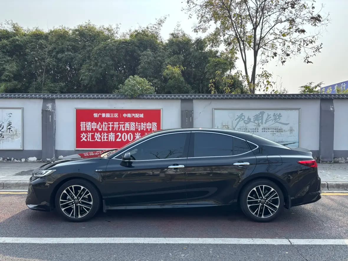 Toyota Camry 2025 г. 21995 км. — фото 3