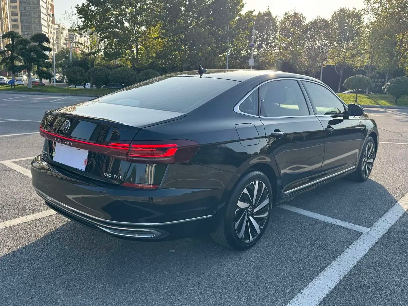 Volkswagen Passat 2022 г. 76105 км. — фото 2