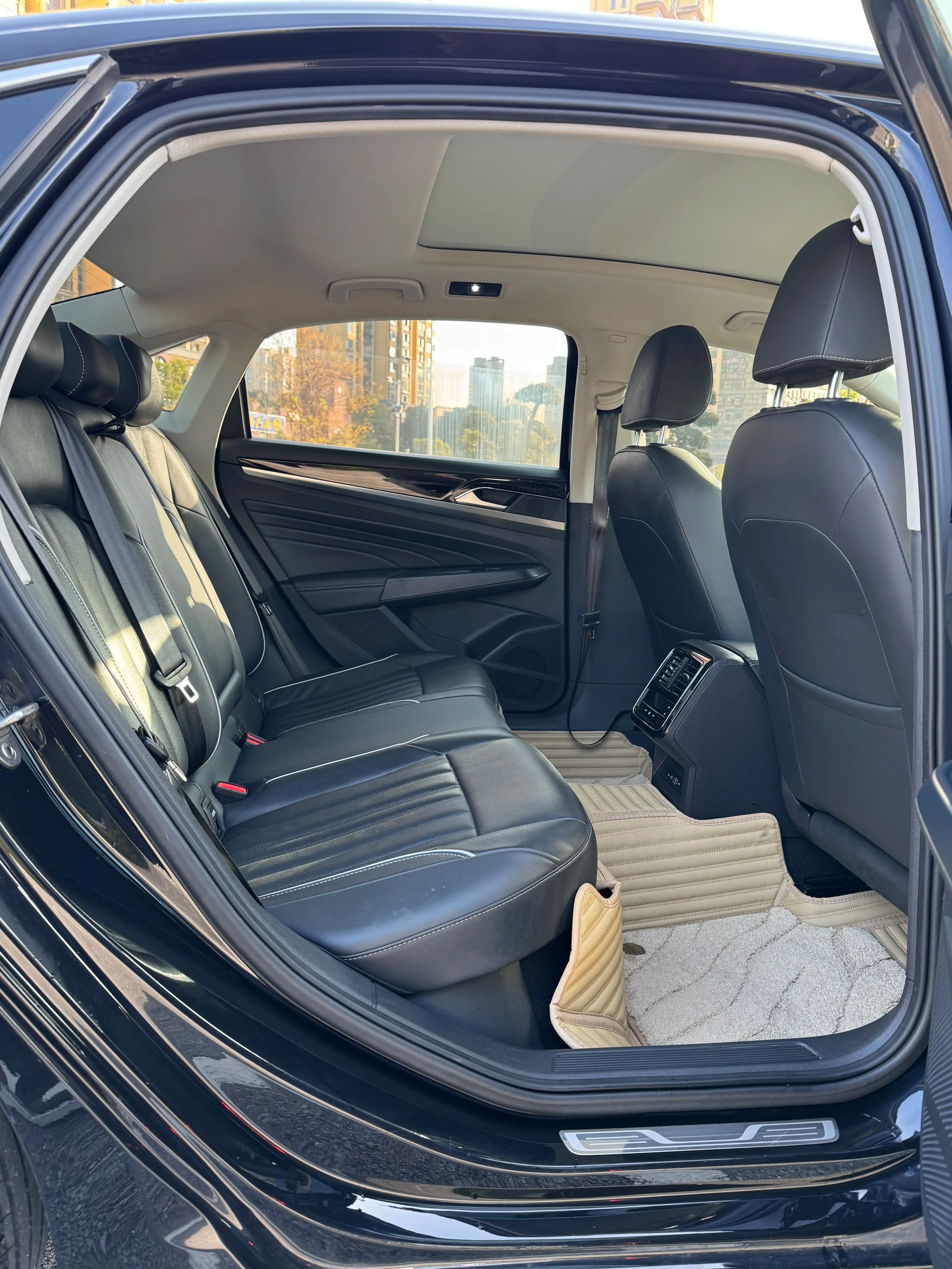 Volkswagen Passat 2022 г. 76105 км. — фото 3