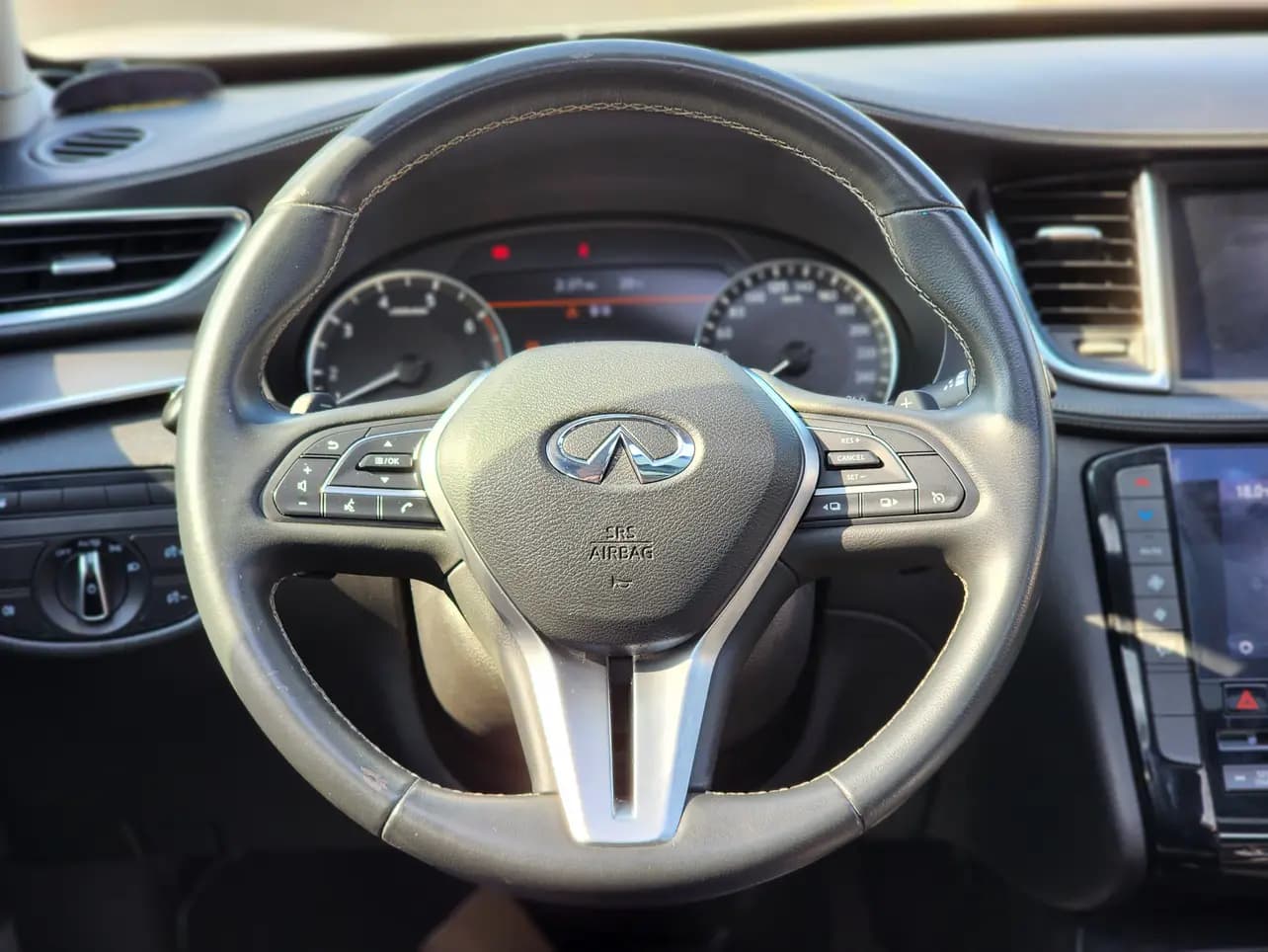 Infiniti QX50 2021 г. 40116 км. — фото 11