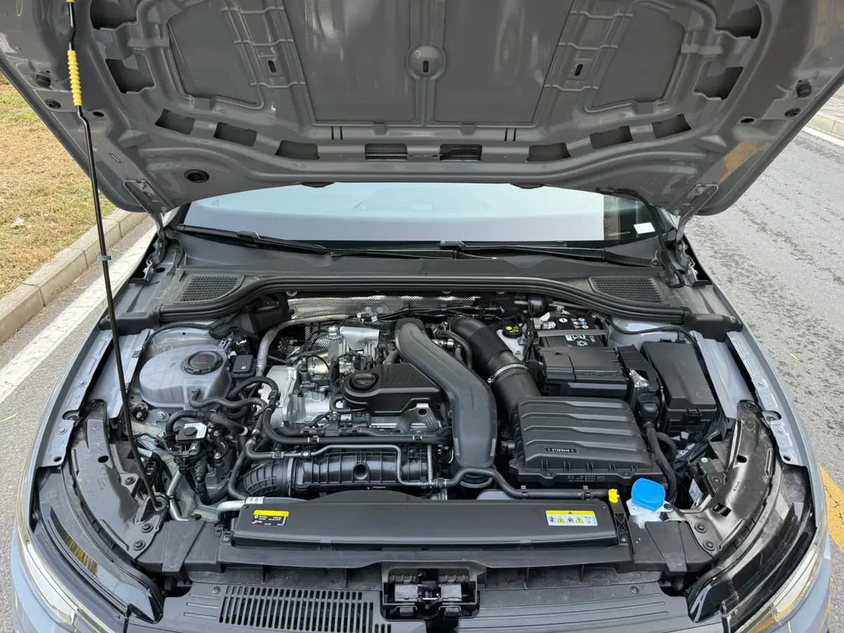 Volkswagen Golf 1.5 TSI DSG (150 л.с.) 2025 г. 102 км — фото 7